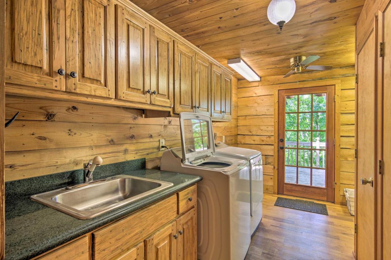 Secluded Cabin With Spacious Kitchen And Dining Area! Sunset Exterior photo