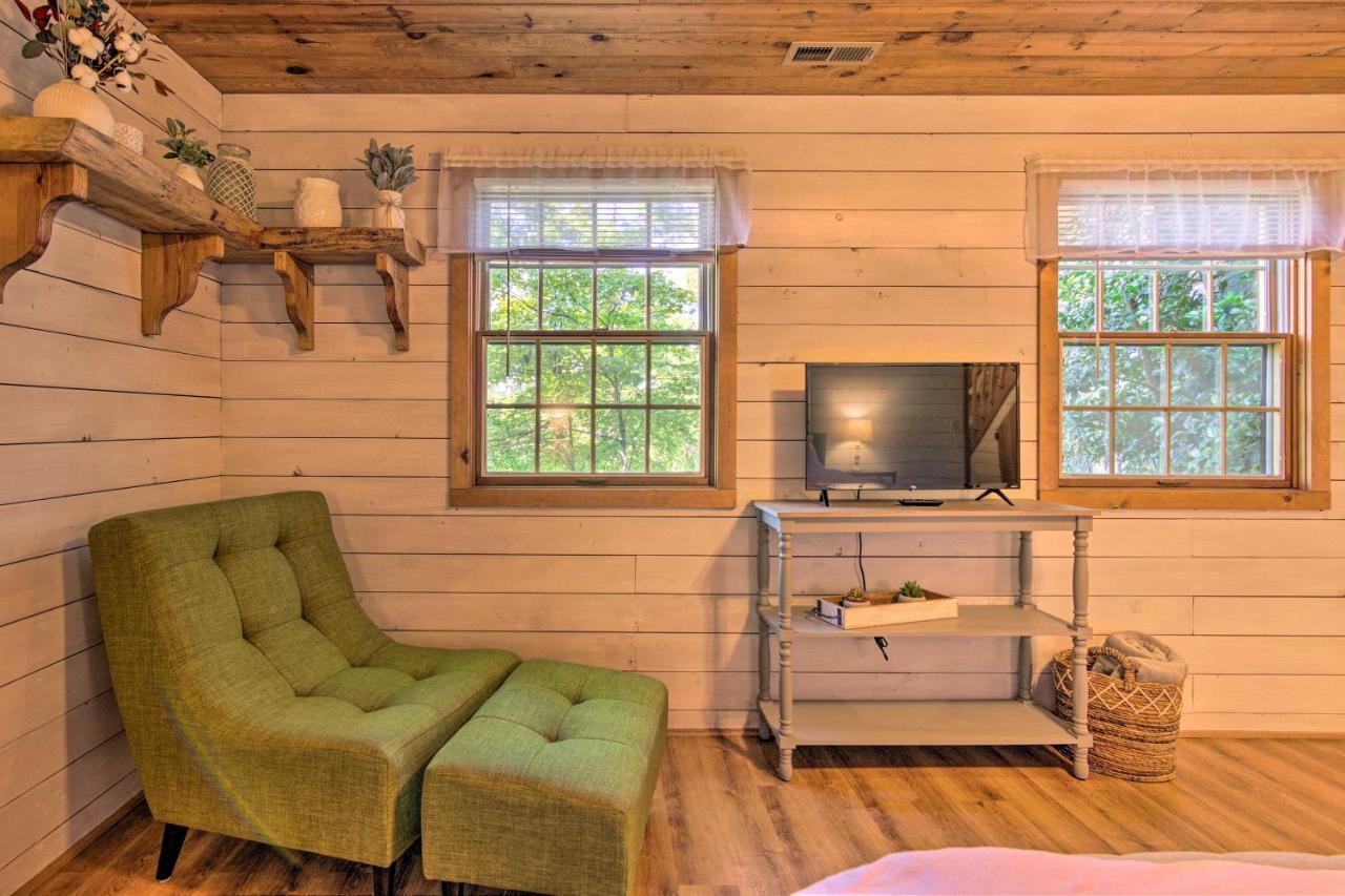 Secluded Cabin With Spacious Kitchen And Dining Area! Sunset Exterior photo
